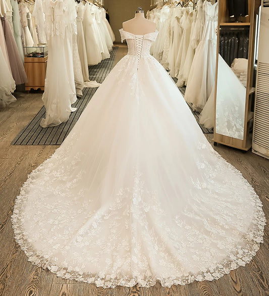 White Bridesmaid Dresses: Wedding Bridal Dress Ball Gown Embroidery Lace applique