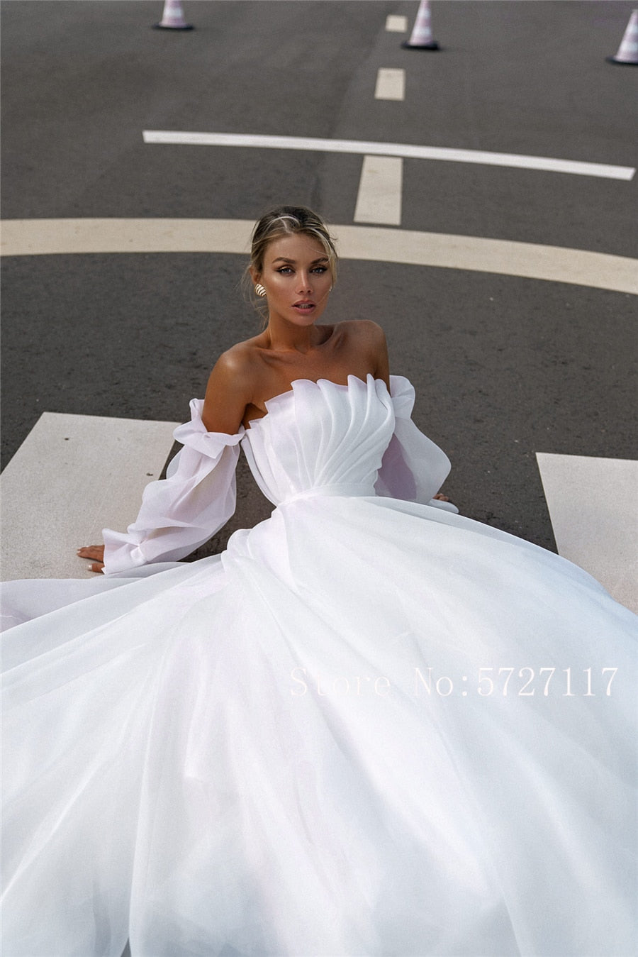 White Bridesmaid Dresses: Ball Gowns Organza Wedding Dress with Detachable