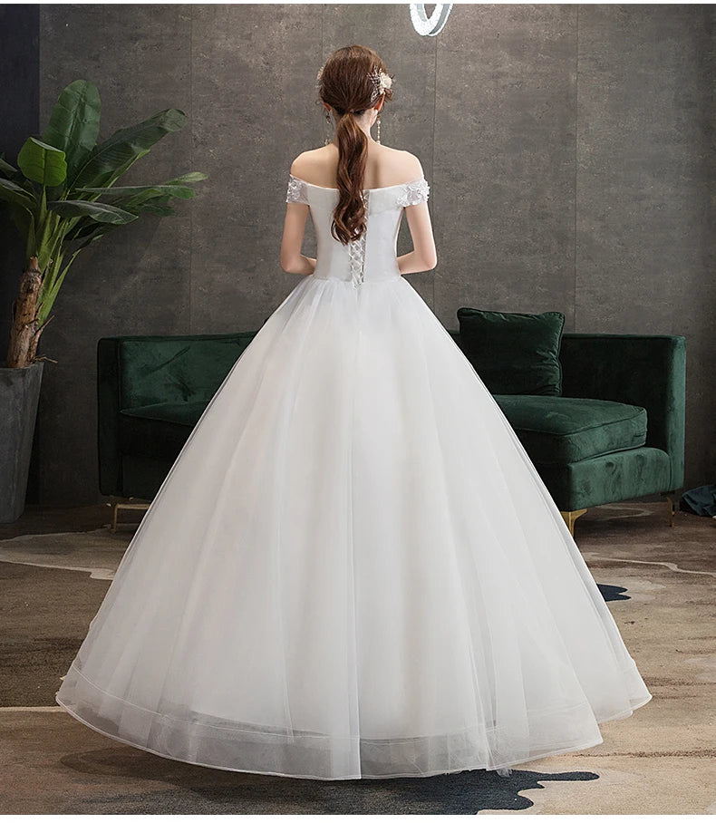 White Bridesmaid Dresses: Wedding Dress V-neck Ball Gown Princess Vintage