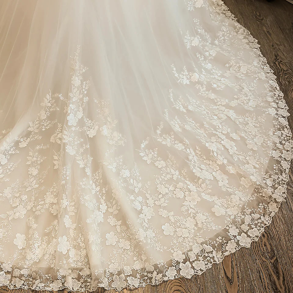 White Bridesmaid Dresses: Wedding Bridal Dress Ball Gown Embroidery Lace applique