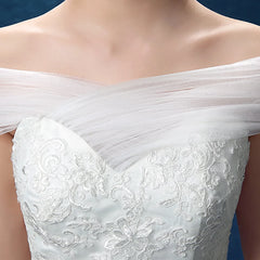 White Bridesmaid Dresses: Wedding Dresses Illusion V-Neck Short Tulle Lace Embroidery