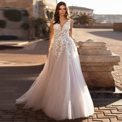 White Bridesmaid Dresses: V-neck Sleeveless Wedding Dress Applique Tulle A-line