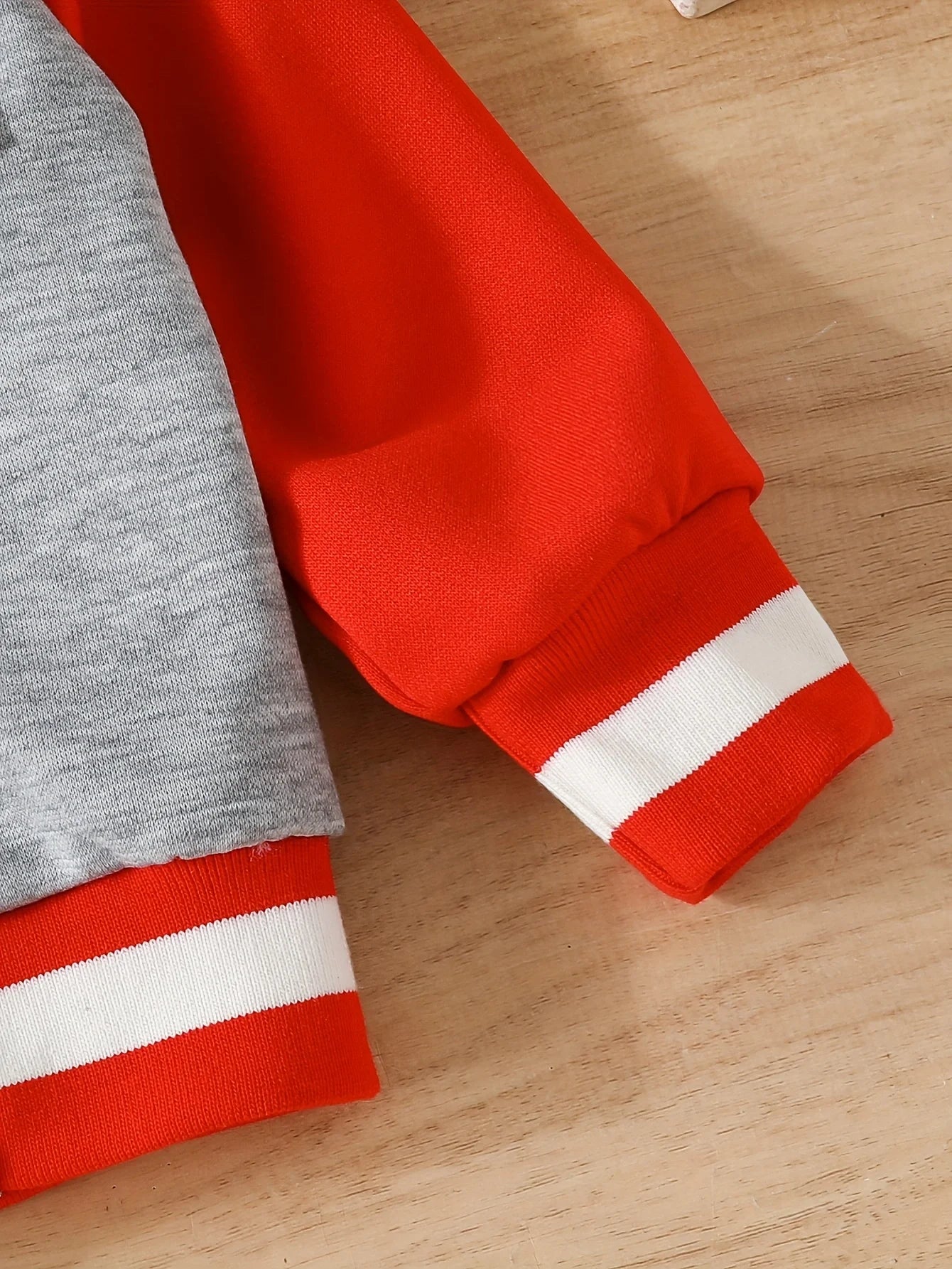 Hide Shan learning lively baby letter pattern cardigan button color baseball clothing polyester fabric jacket autumn and winter