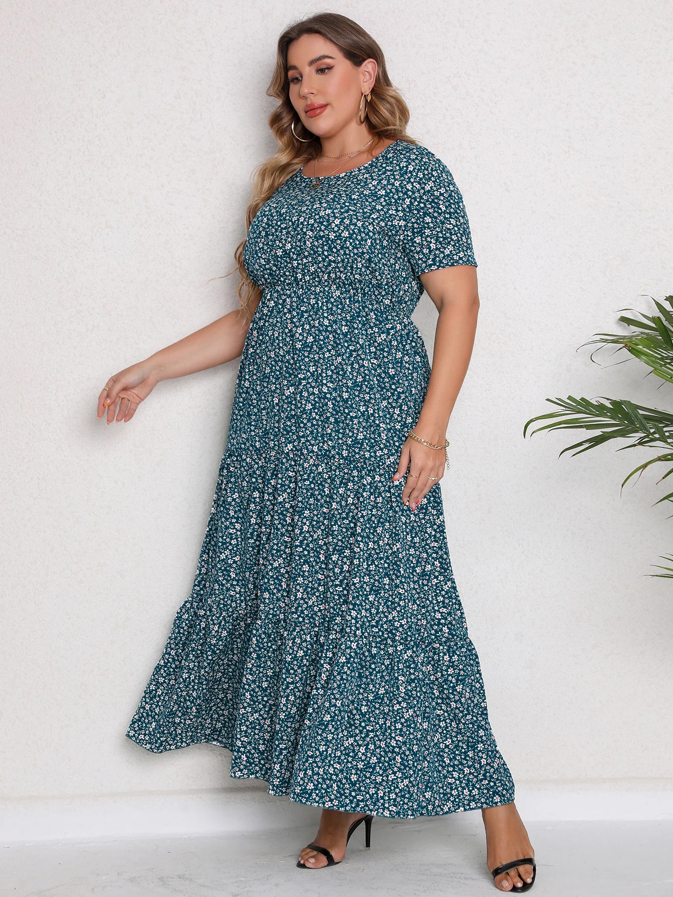 Plus Size Women's Ditsy Print Short Sleeve Round Neck Maxi Smocked Casual Dress