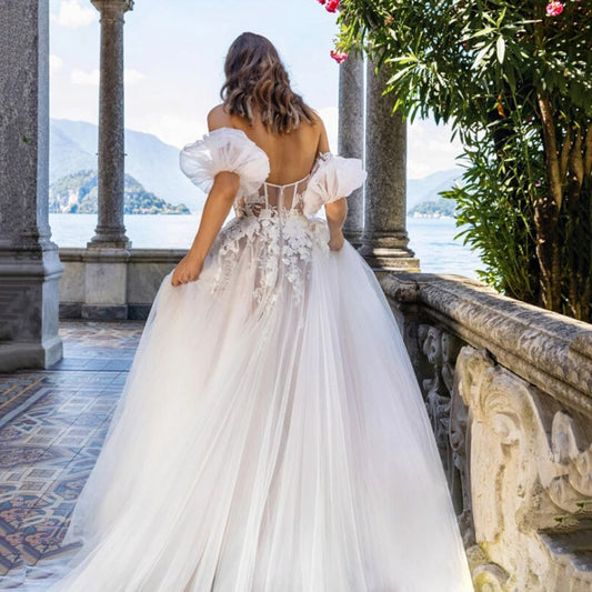 White Bridesmaid Dresses: Wedding Dress Sweetheart Short Puffy Sleeves Bridal Gown