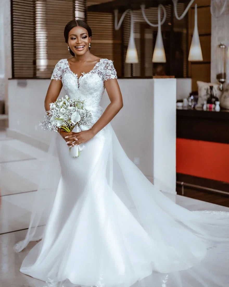 White Bridesmaid Dresses: Mermaid Satin Long Sleeve Wedding Dress Lace Applique