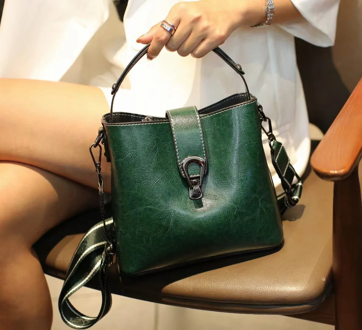 Real Oil Wax Leather Women's Bucket Bag Casual and Simple Handbag Large Capacity