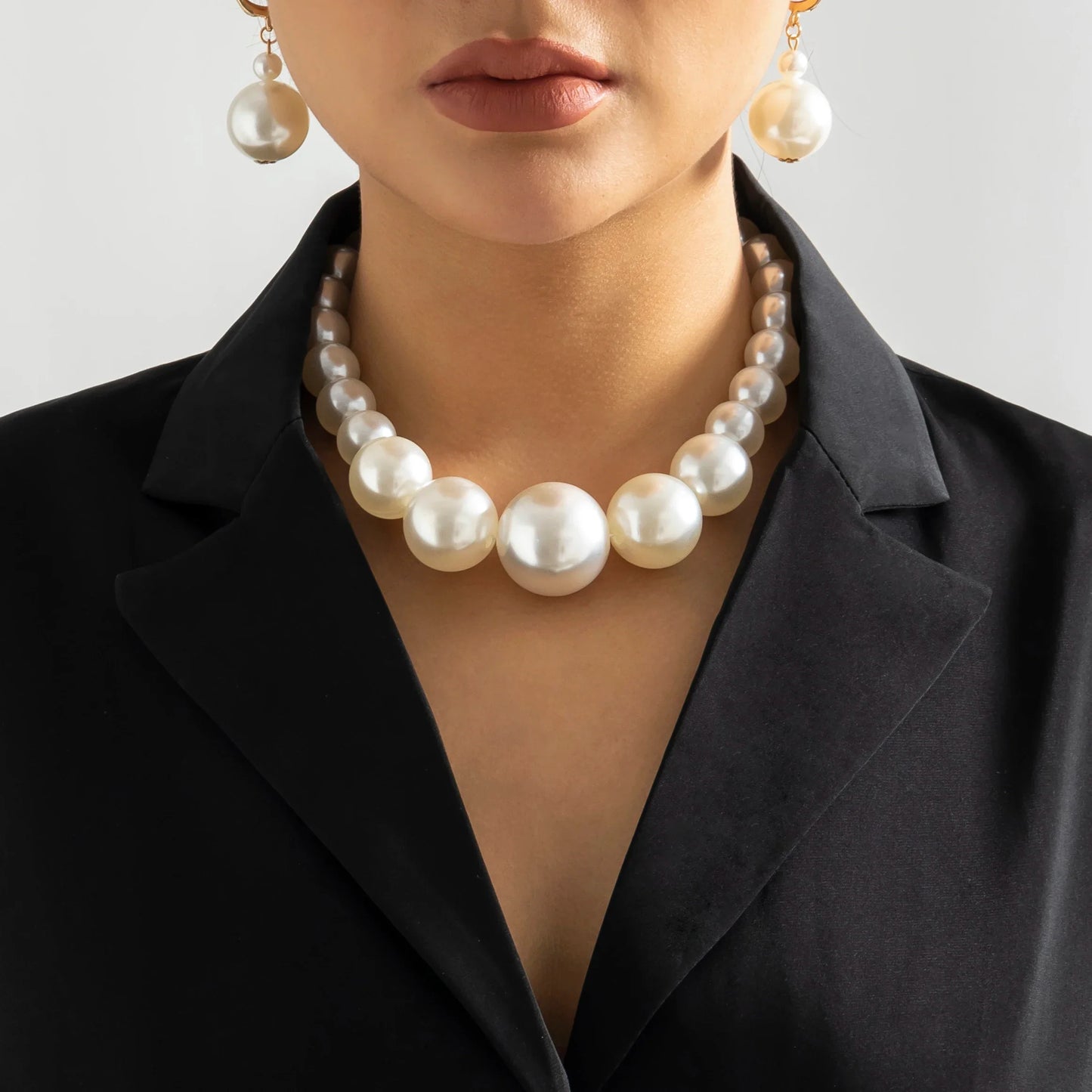 IngeSight.Z New Exaggerated Big Imitation Pearls Choker Necklace Women Personality Elegant White Pearl Beaded Bride Jewelry 2025