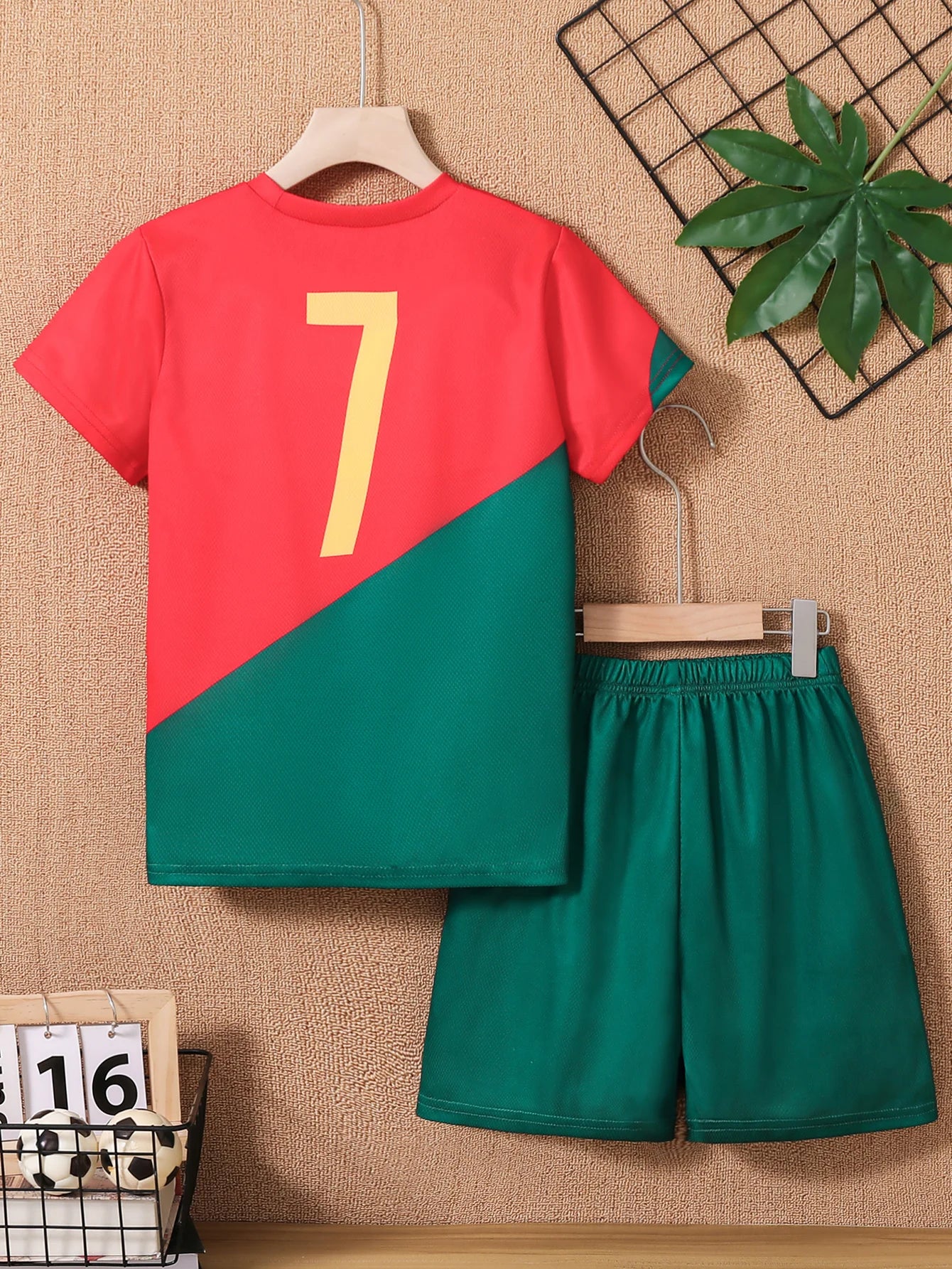 Children Red and Green Splicing Color No. 7 Legend Quick-drying Sports Football Suit Set