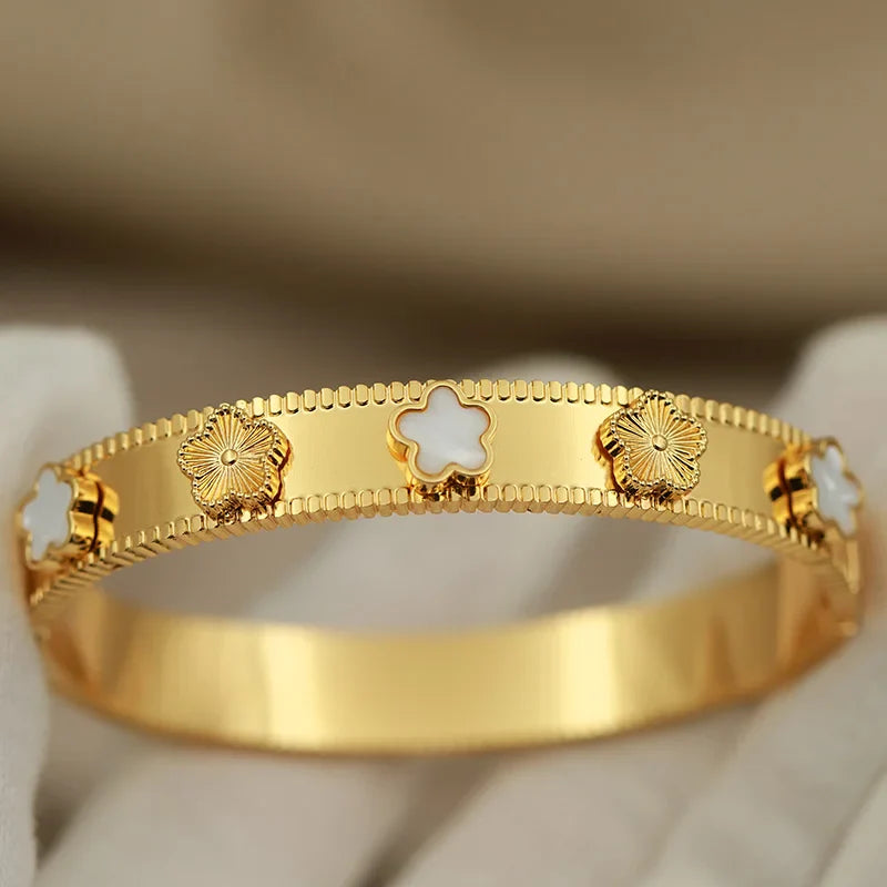 Classic Stainless Steel letter V Bangles for Women Luxury Zirconia Flower Star Bracelets Rust-proof Wrist Jewelry Gift Party