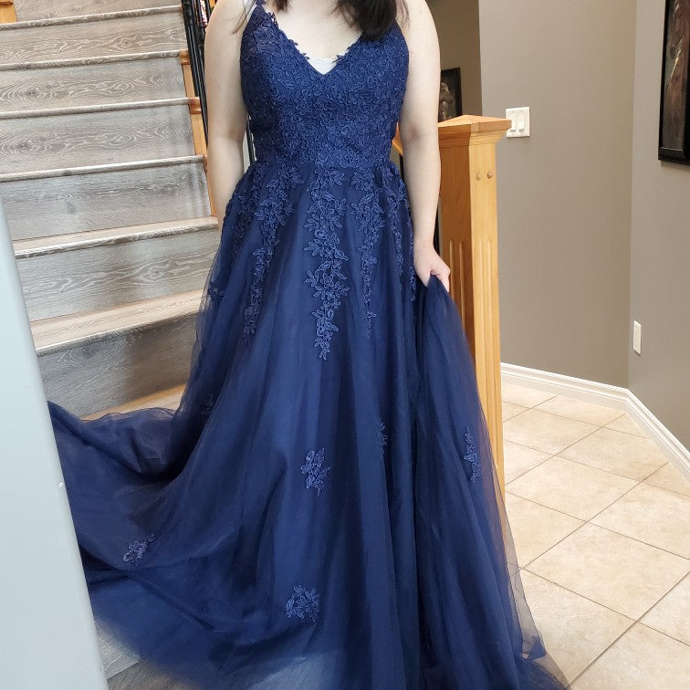 Homecoming Dresses: Lace Navy Blue V-neck Prom Party Evening Dresses