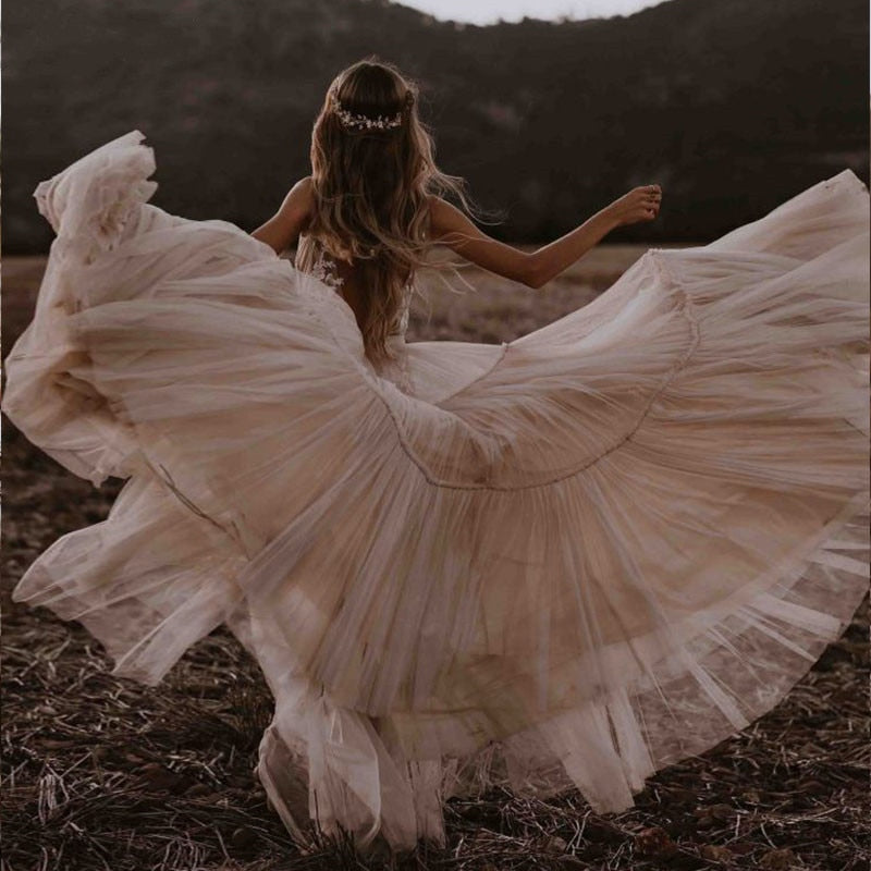 White Bridesmaid Dresses: Boho Deep V-Neck Wedding Dresses Champagne Ruffles Tulle