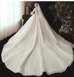 Elegant Dubai Wedding Dresses Crystal Flowers Ball Gown Wedding Gowns New Long Sleeve Muslim Lace Appliques Bride Dress