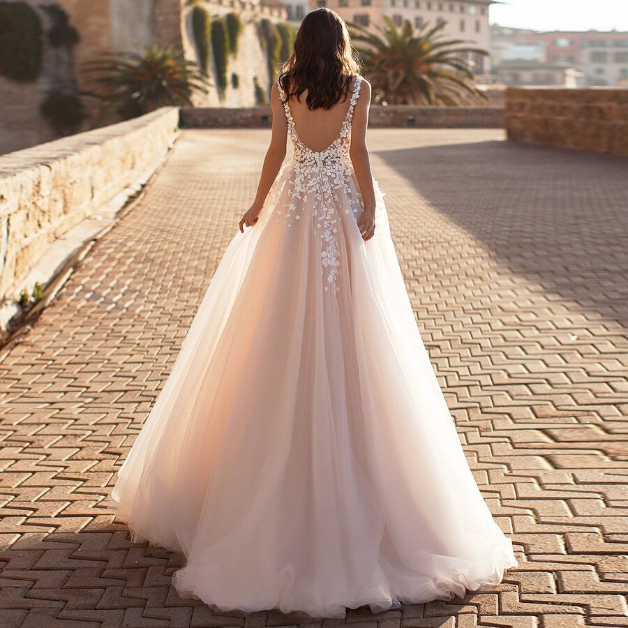 White Bridesmaid Dresses: V-neck Sleeveless Wedding Dress Applique Tulle A-line