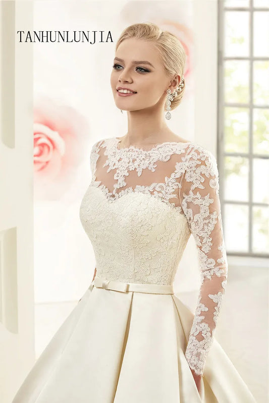 White Bridesmaid Dresses: Wedding Dresses with Pockets O-neck Long Sleeves