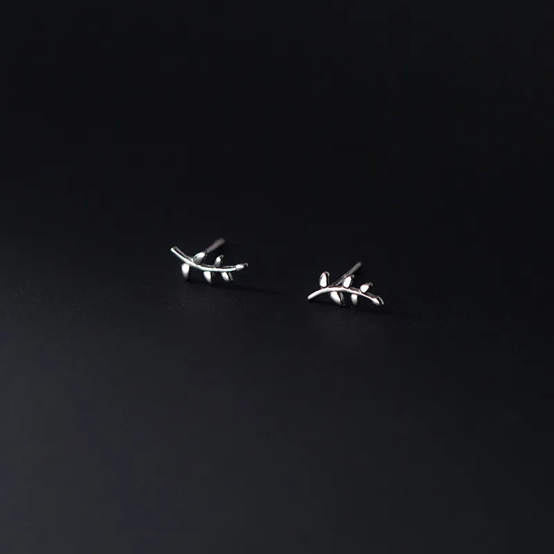 WANTME 925 Sterling Silver Fashion Cute Romantic Leaf Small Stud Earrings for Women Simple Party Piercing Jewelry Accessories