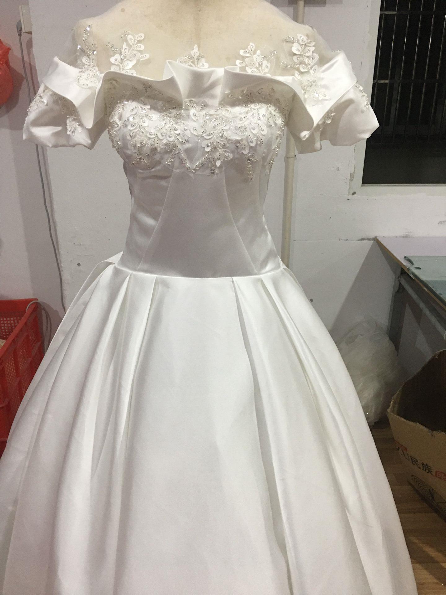 White Bridesmaid Dresses: Off The Shoulder Flower Satin Wedding Dress