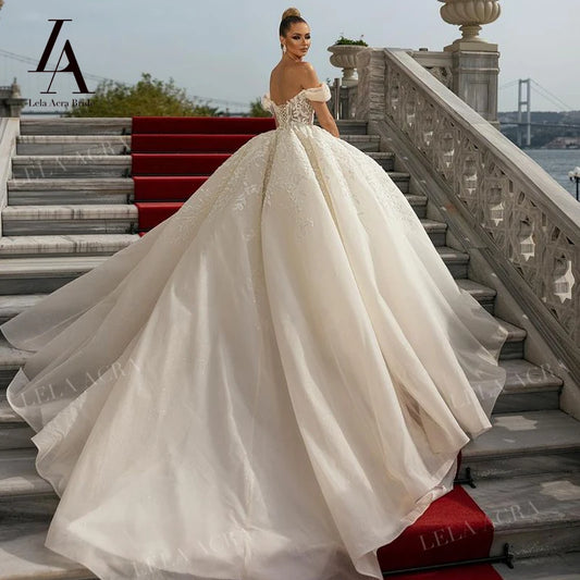 White Bridesmaid Dresses: Sleeveless Wedding Dress Off the Shoulder Ball Gown
