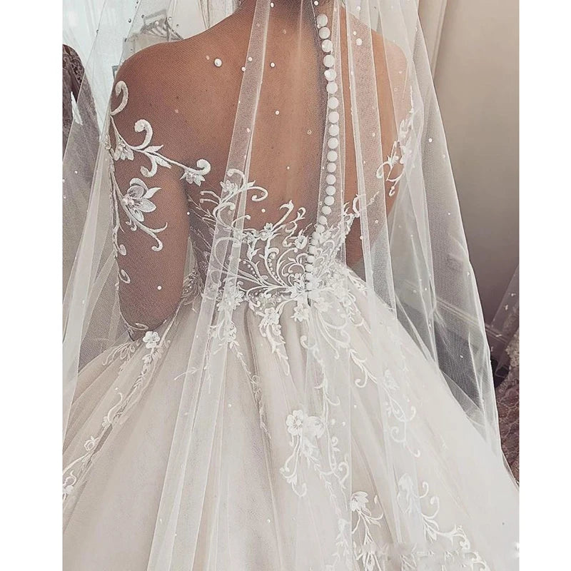 White Bridesmaid Dresses: Lace Wedding Dress V-Neck Long Sleeves Princess