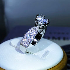 925 Sterling Silver Luxury Sparkling Six-Claw White Zircon Ring For Ladies Party