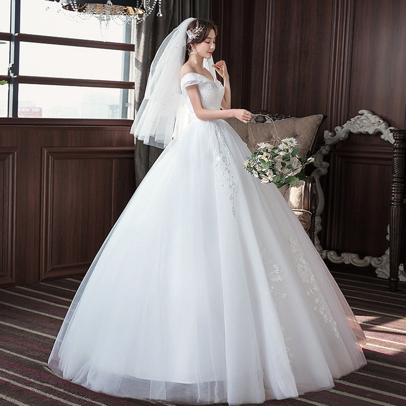 White Bridesmaid Dresses: Wedding Dress Embroidered Lace on Net Boat Neck Lace up