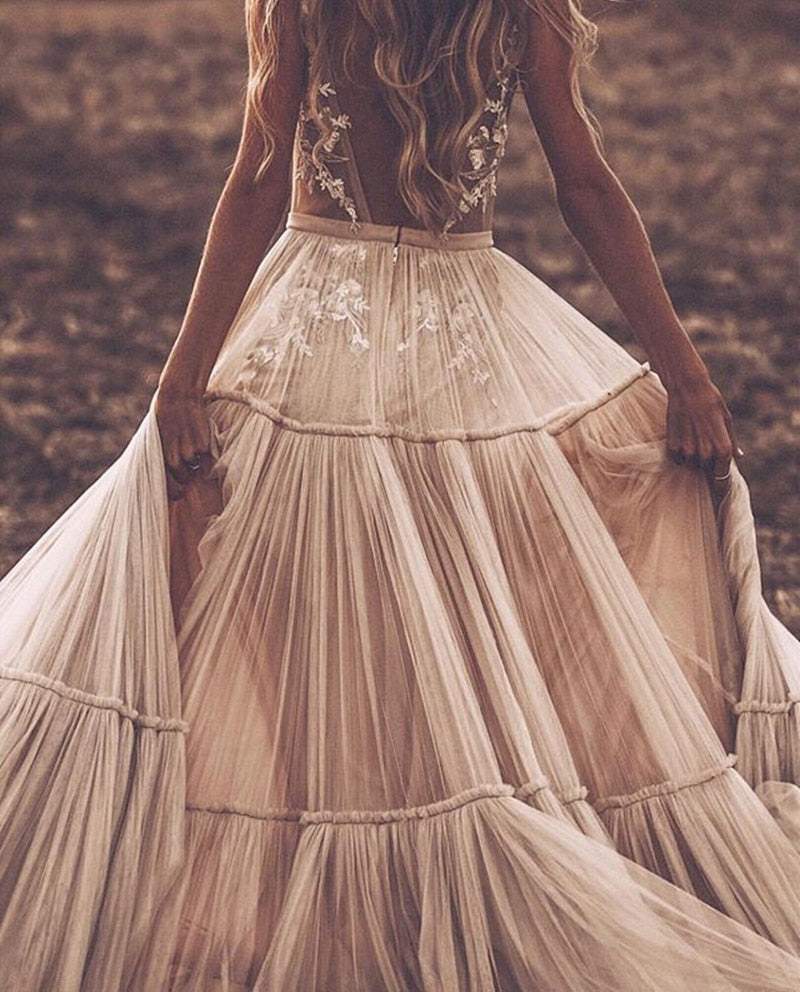 White Bridesmaid Dresses: Boho Deep V-Neck Wedding Dresses Champagne Ruffles Tulle