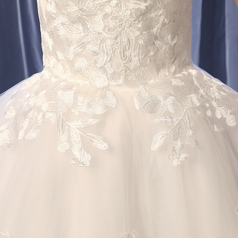 White Bridesmaid Dresses: Wedding Dress Elegant Court Train Lace Embroidery Princess
