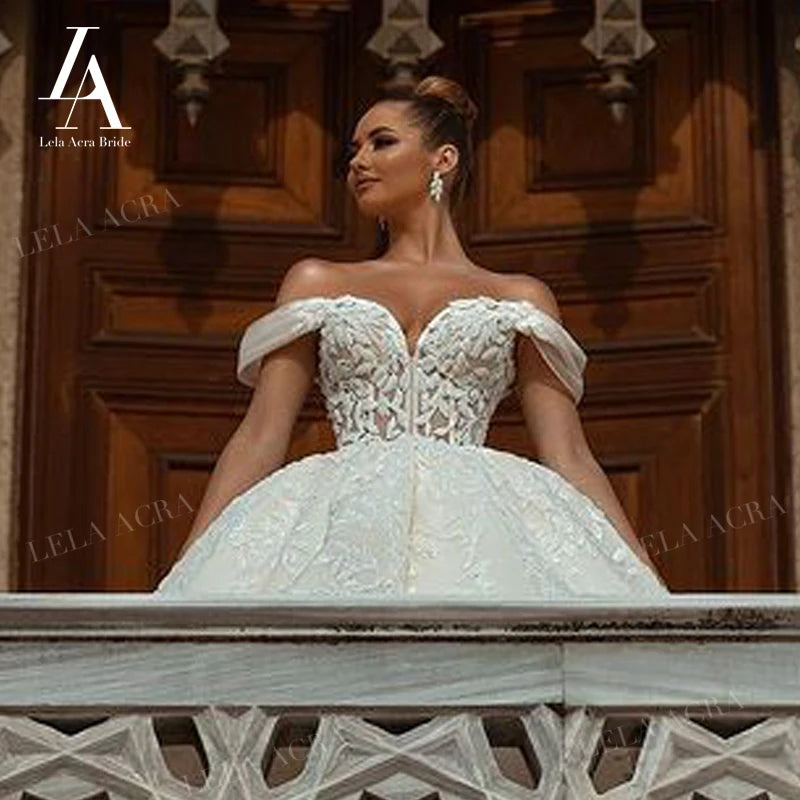 White Bridesmaid Dresses: Sleeveless Wedding Dress Off the Shoulder Ball Gown