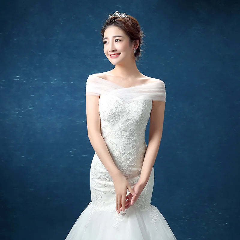 White Bridesmaid Dresses: Wedding Dresses Illusion V-Neck Short Tulle Lace Embroidery