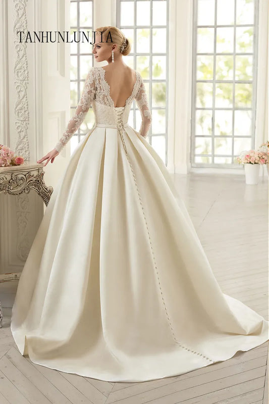 White Bridesmaid Dresses: Wedding Dresses with Pockets O-neck Long Sleeves