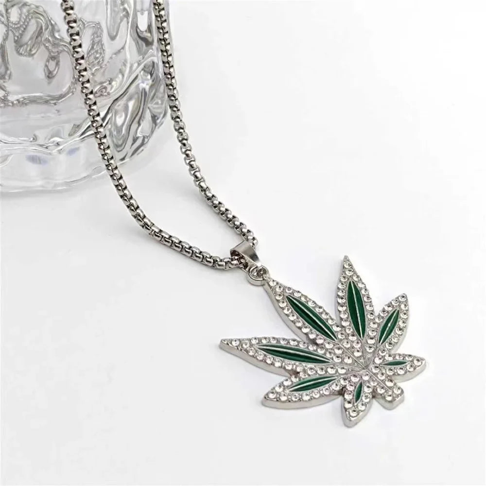 Personalized Punk Hip-hop Jewelry Necklace With Oil Inlaid Diamond Alloy Maple Leaf Pendant And Accessory Material