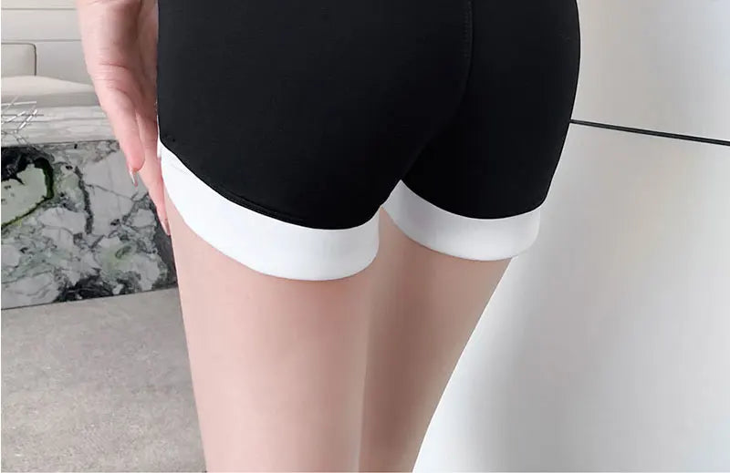 Summer wearing thin contrasting shorts leggings high waisted Barbie safety pants three point no awkward line shark pants for