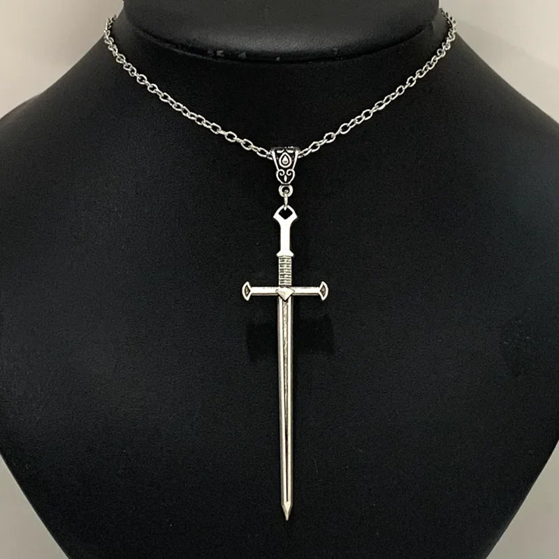 New sword necklace, dagger necklace, sword pendant, pagan, gothic, witchcraft, spells, witchcraft, witches, medieval jewelry。