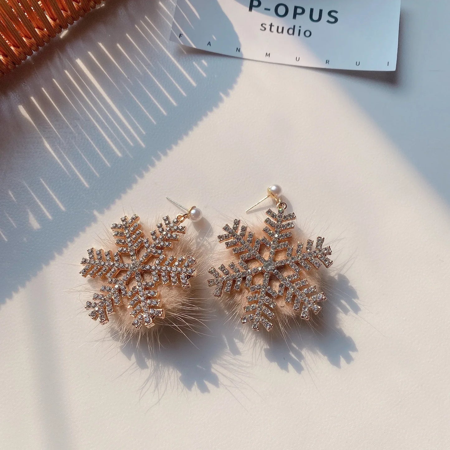 2024 New Trend Christmas Element Earrings Temperament Senior Zircon Pearl Snowflake Earring Princess Wind
