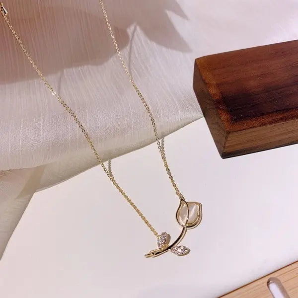 Romantic Cherry Blossoms Flower Necklace For Women Shiny Crystal Zircon Butterfly Flower Pearl Clavicle Chain Girl Party Jewelry