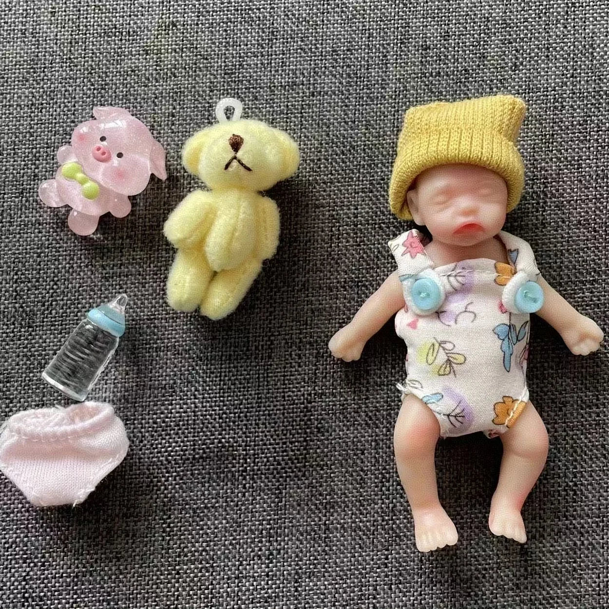 8cm Cute Mini Silicone Bebe Reborn Girl With 2 Sets Mini Outfits for Each Reborn Baby Girl Soft Touching Feeling Flexible Doll