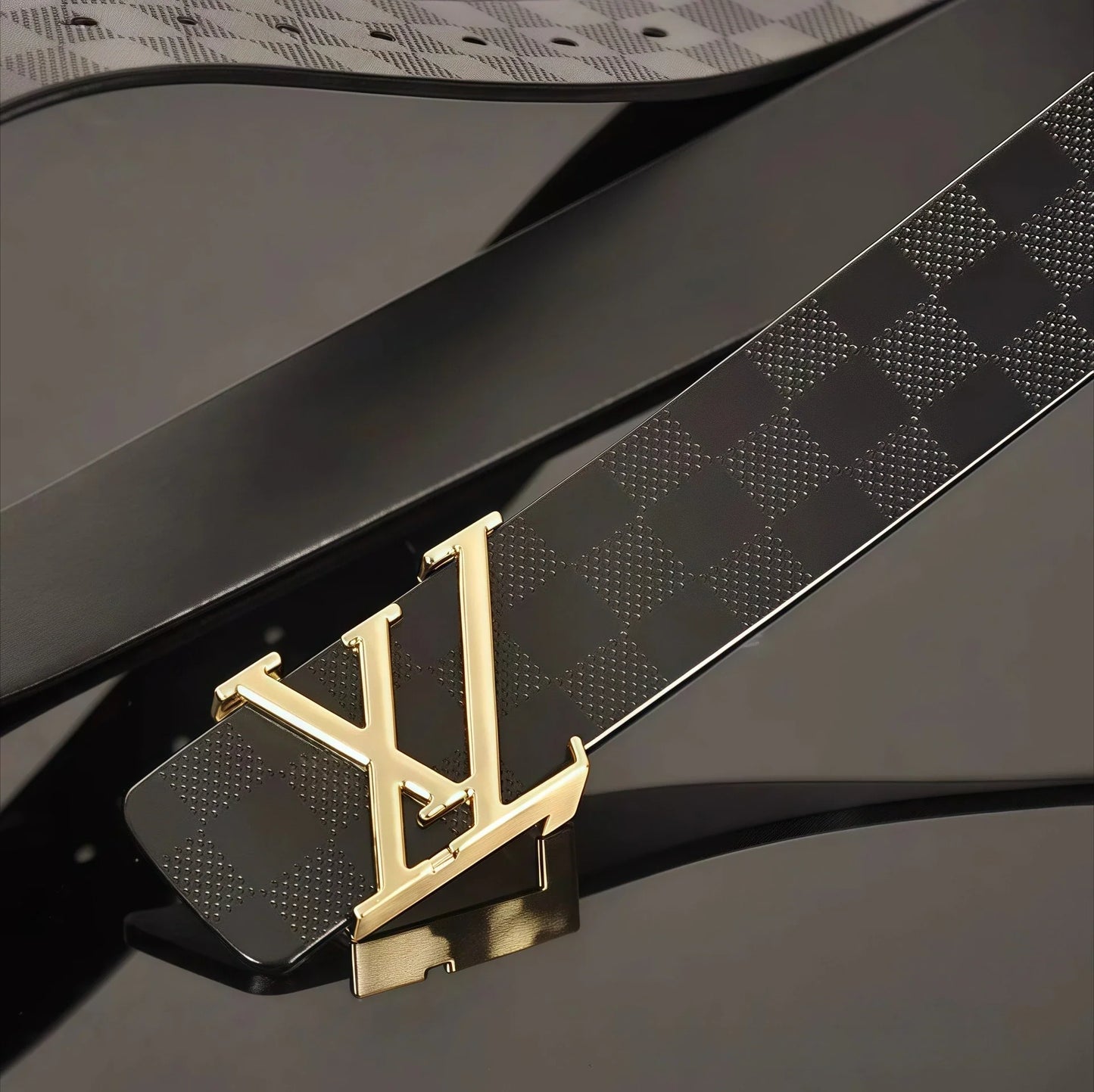 Light Luxury Mens Leather Belt Smooth Buckle Genuine Cowhide Perforated Pattern Fashion Trendy High End Versatile