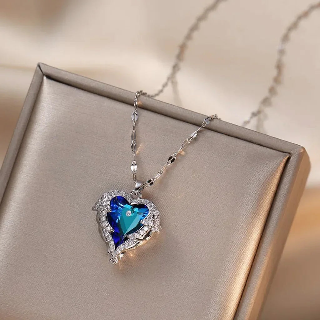 Fashionable and Luxurious Peach Heart Pearl Oyster Necklace, Personalized and Versatile Stainless Steel Clavicle Chain