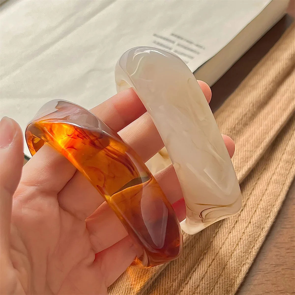 Exaggerated Polygonal Translucent Crude Thick Bangles for Women Retro Design Acrylic Charm Bracelet Ladies Fashion Jewelry Gifts