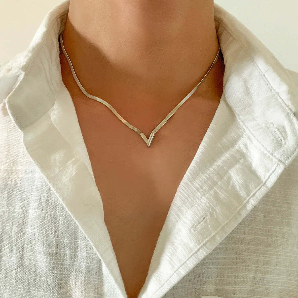 Salircon Fashion Simple Flat Snake Clavicle Chain Necklace Men Creative V Shape Pendant Choker Party Jewelry Accessories Gifts