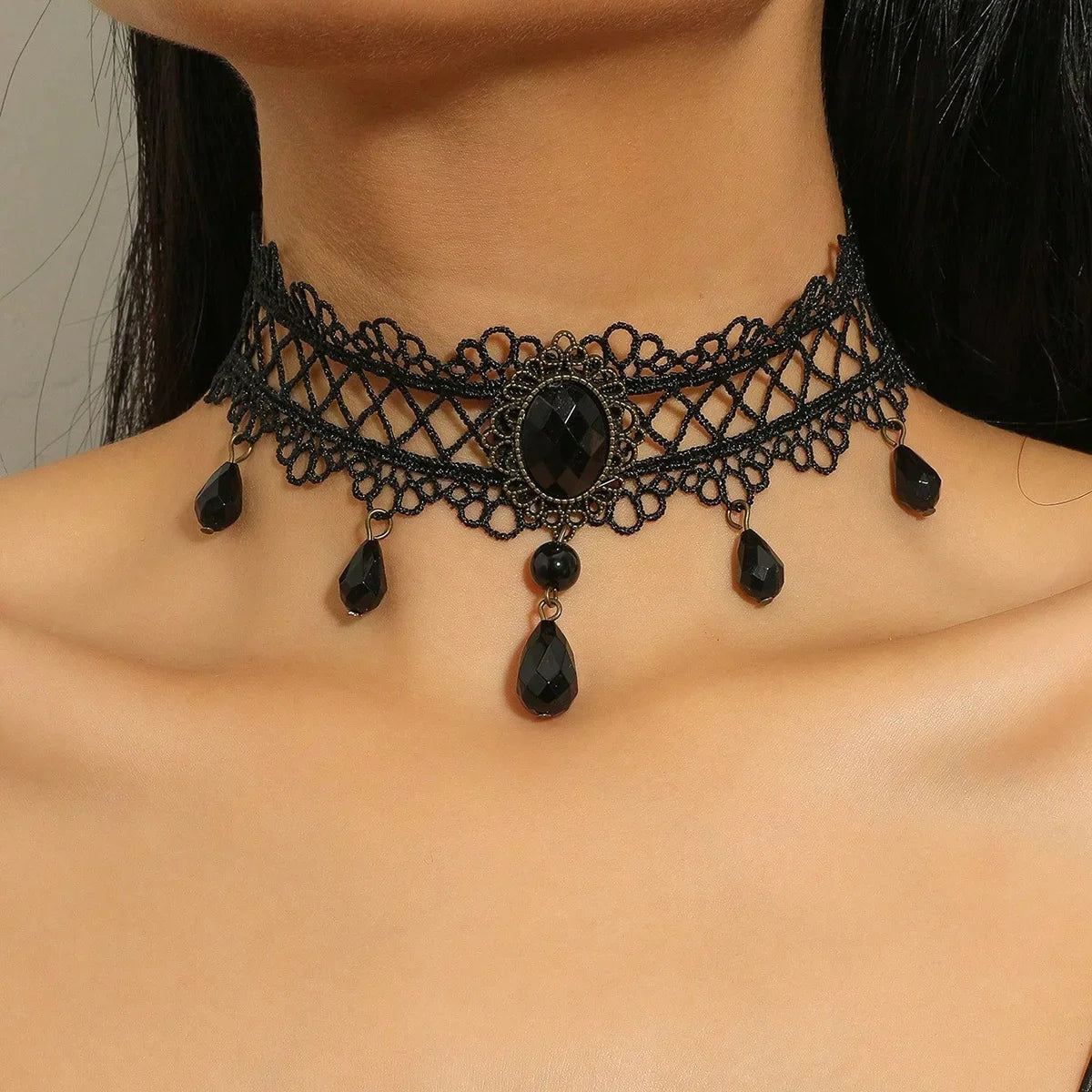 Vintag Classic Gothic Lace Choker for Women Black Crystal Pendant Charm Choker Necklaces Boho Clavicle Jewelry Christmas Gifts