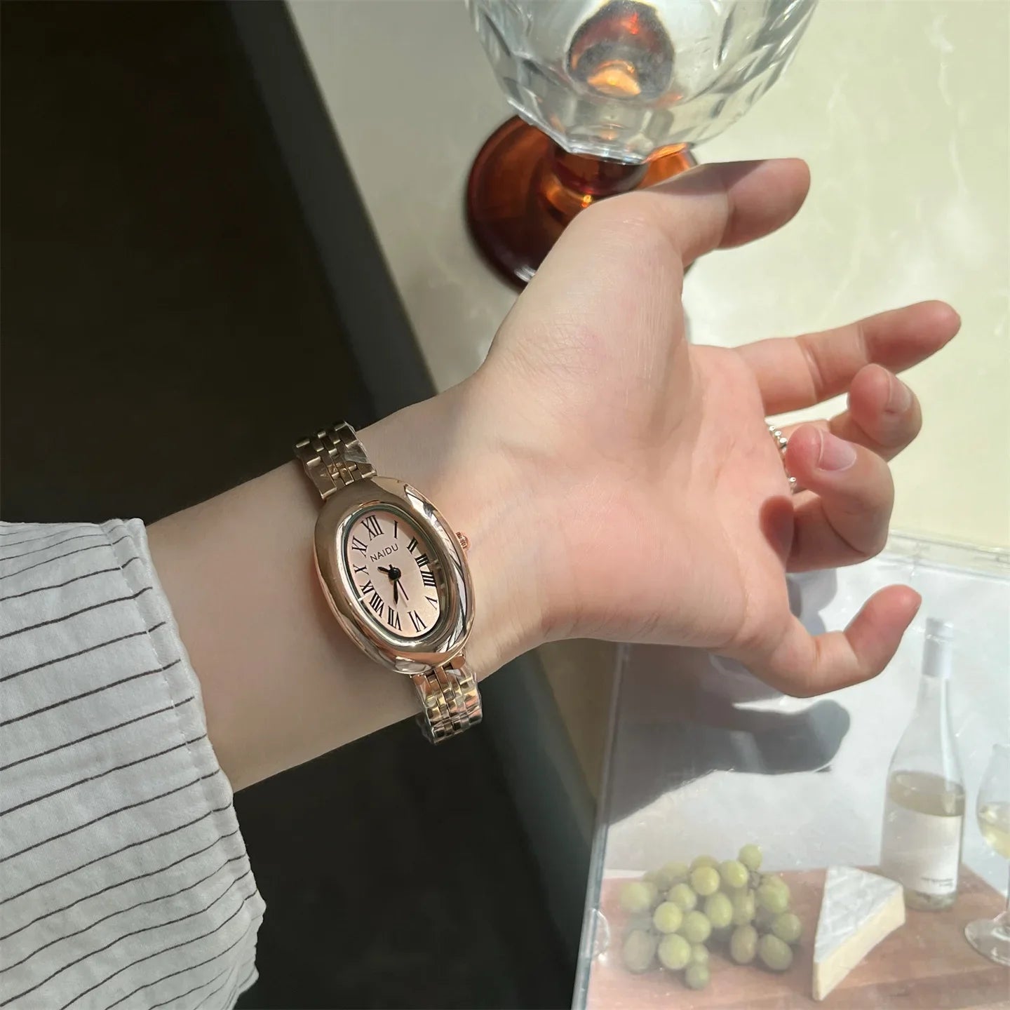 Hot Sale Fashion Watch for Women Mid Ancient Style Oval Dial Small Gold Watch Adjustable Steel Strap Quartz Wristwatch Wholesale