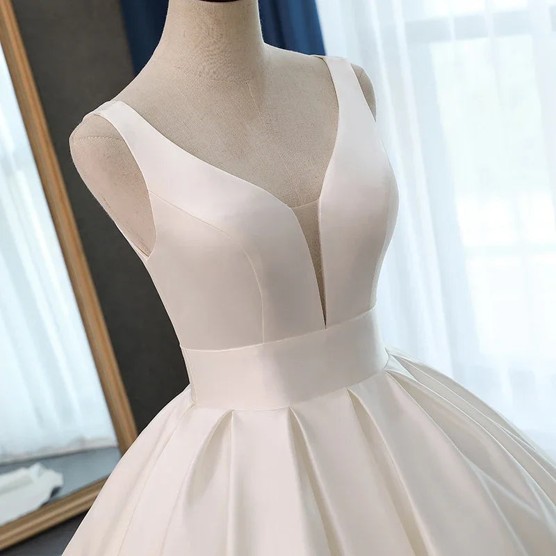 White Bridesmaid Dresses: Elegant Wedding Dress Corset Long Train