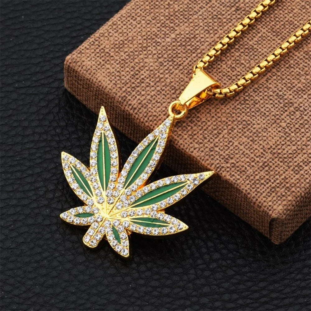 Personalized Punk Hip-hop Jewelry Necklace With Oil Inlaid Diamond Alloy Maple Leaf Pendant And Accessory Material