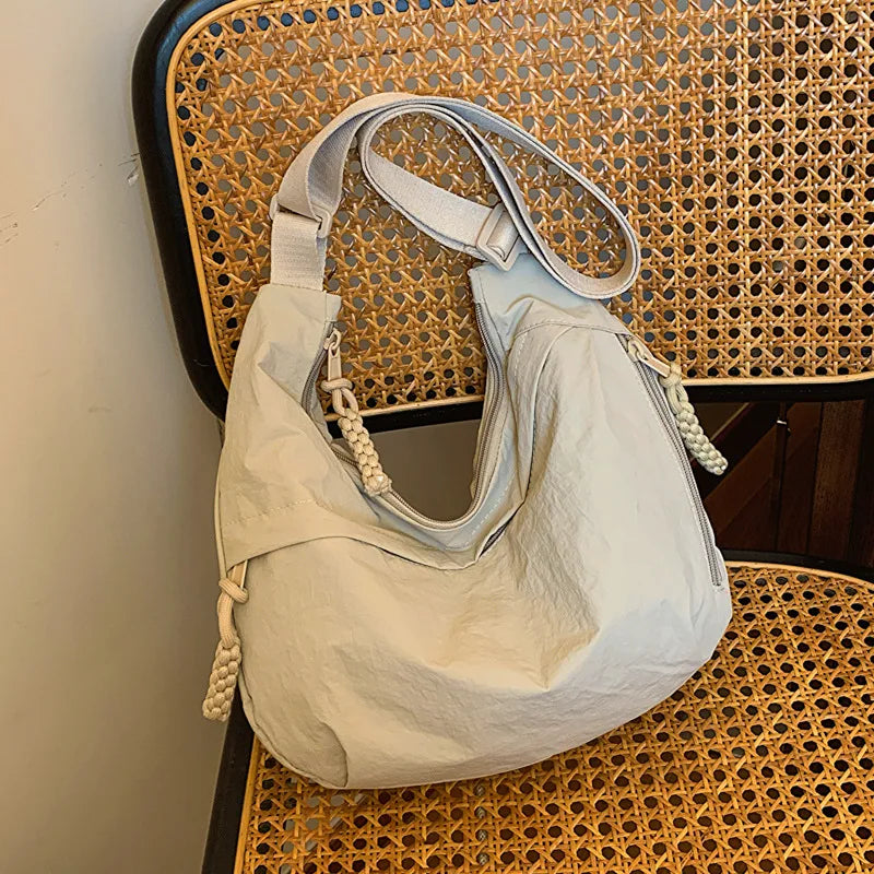 Fashionable and minimalist Korean version dumpling bag, popular this year