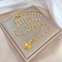 Exquisite French Hollow Shell Pearl Necklace Light Luxury Personality High-end Retro