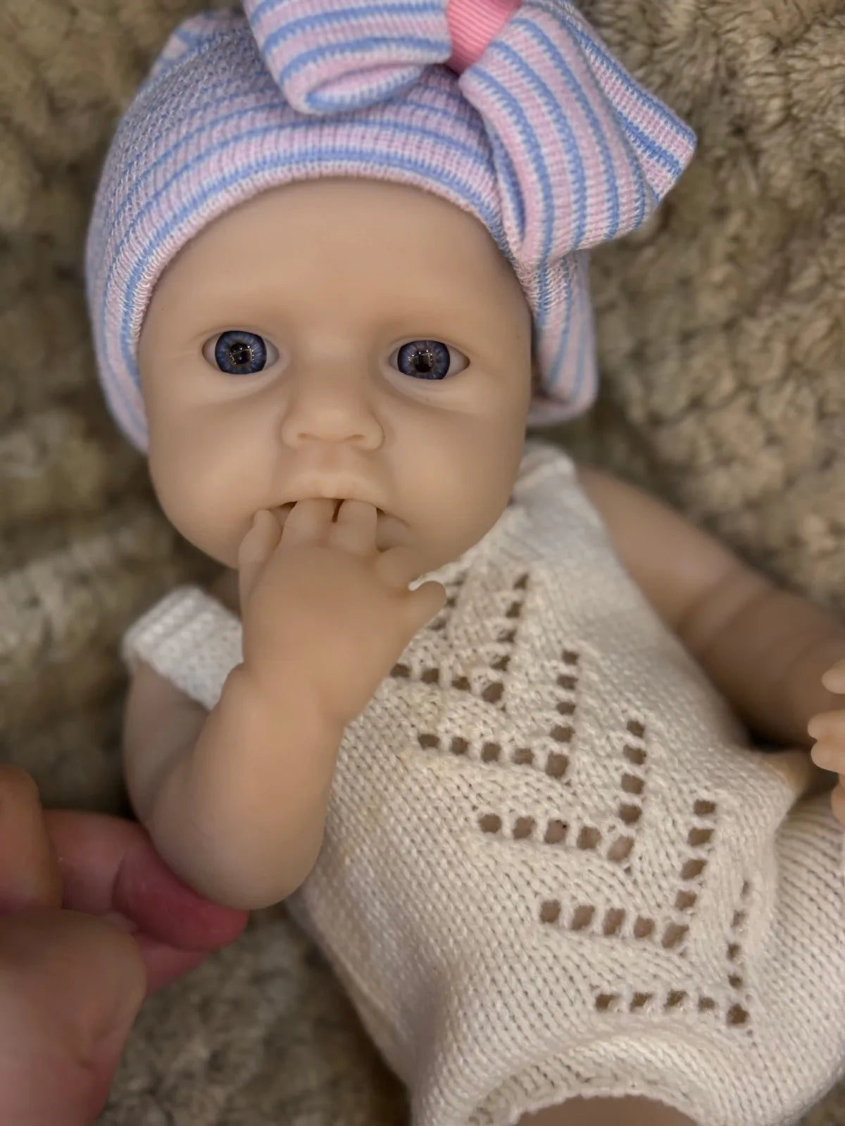 33cm Open Eyes Girl Loulou Silicone Reborn Baby Doll Can Open Mouth, 3D Painted Skin, Collectible Gift for Kids' Keepsake