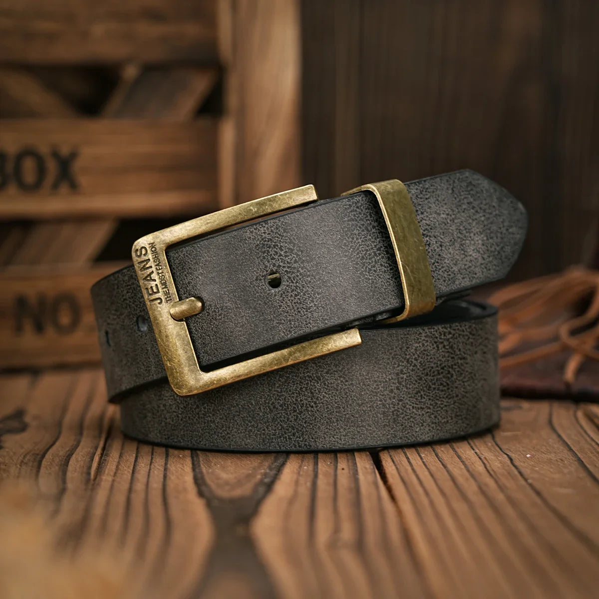 A men's and women's casual retro belt Western style! PU leather belt with metal buckle, suitable for daily work wear