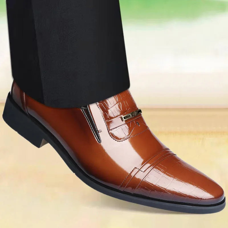 2023 Fashion Gradient Color Men Dress Shoes Slip on Leather Shoes Plus Size Point Toe Business Casual Formal Shoes for Wedding