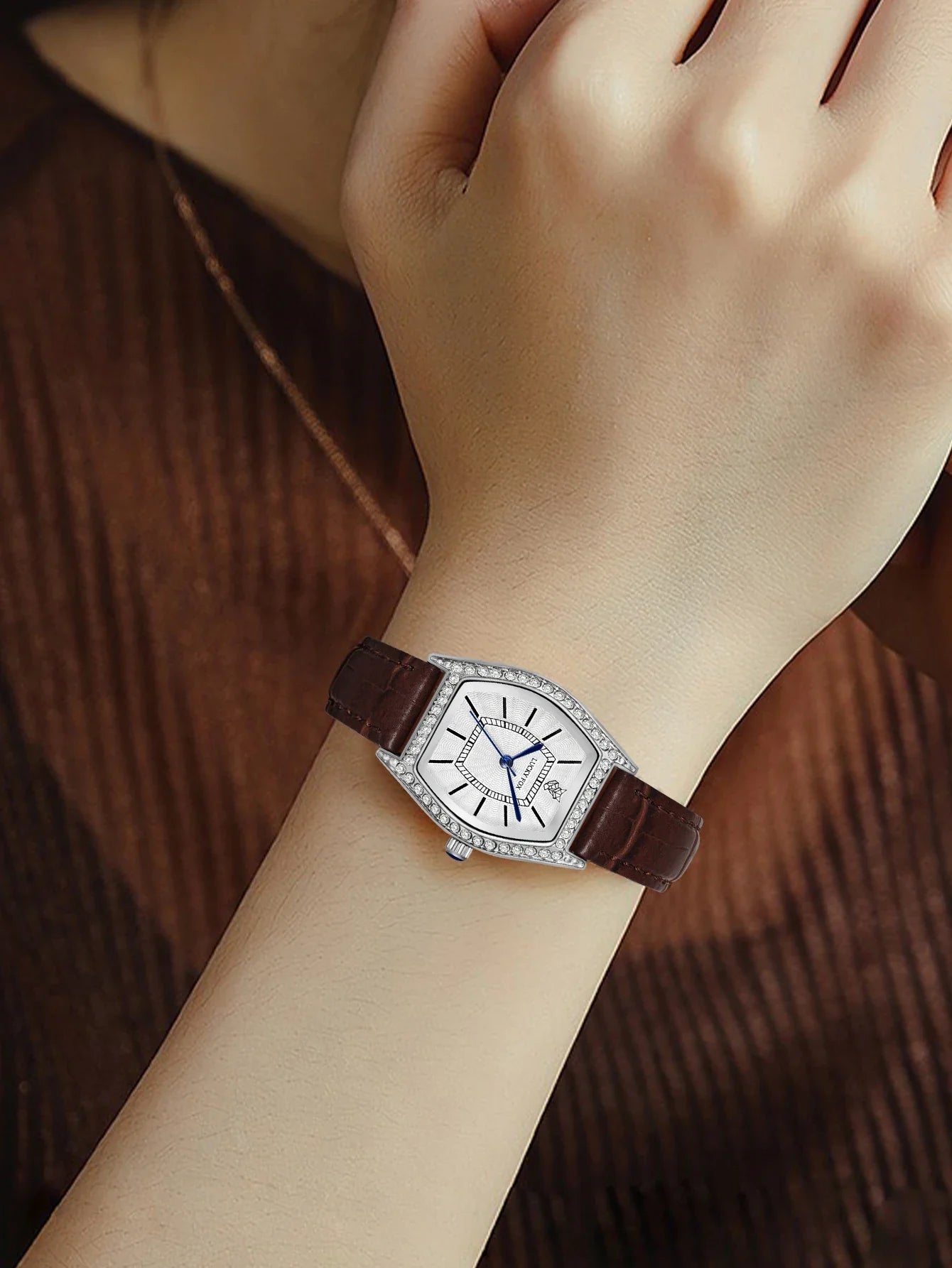 LUCKY FOX Retro ladies quartz watch barrel-shaped diamond luxury ladies wristwatch fashion watch as a gift